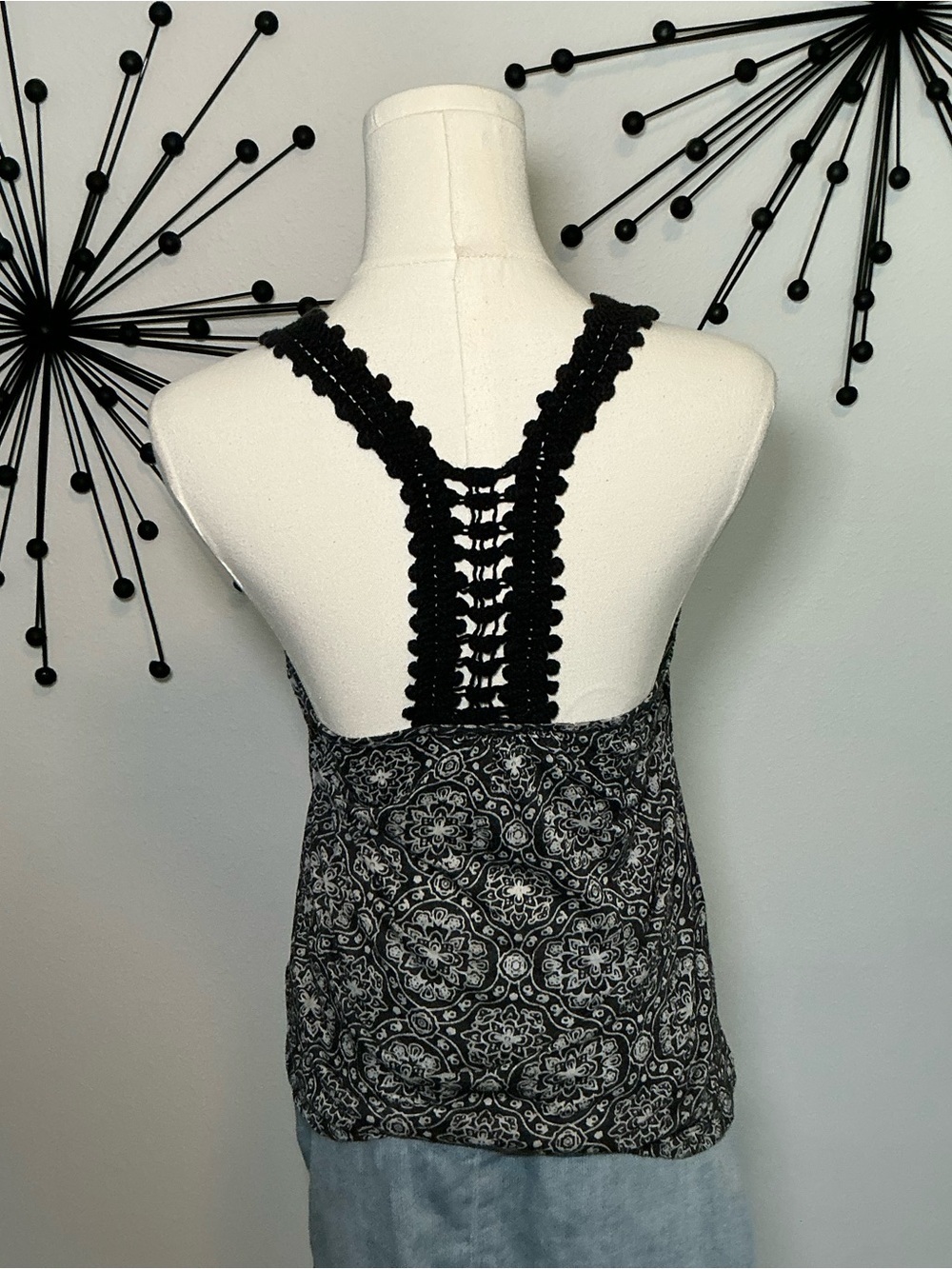 Y2K Lei Boho Crochet Back Medallion Tank Top Size Small - Picture 3 of 4